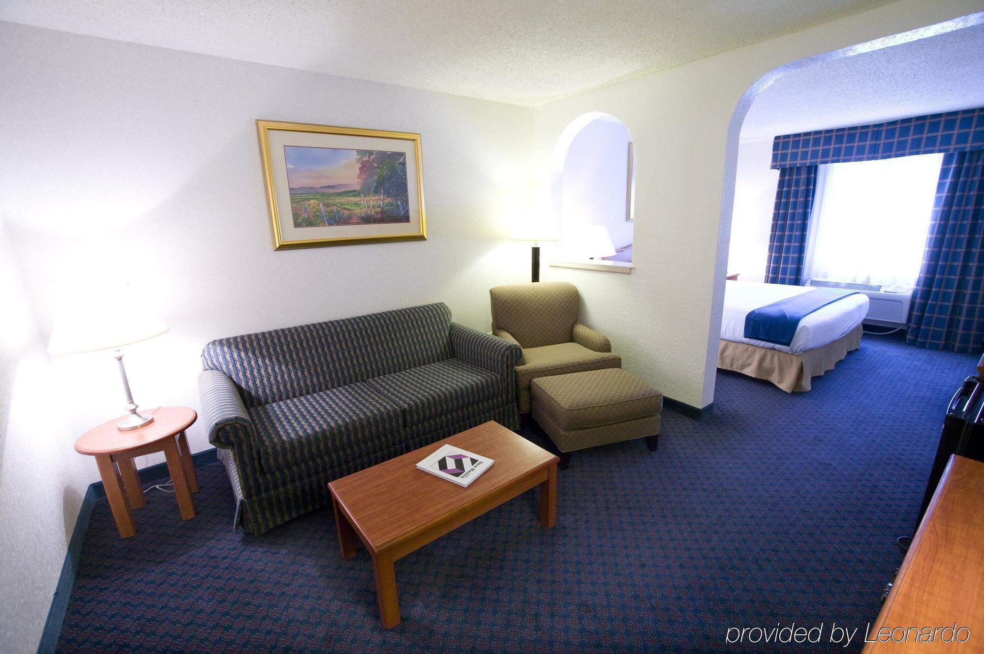 Hotel Ramada By Wyndham Santa Fe Habitación foto