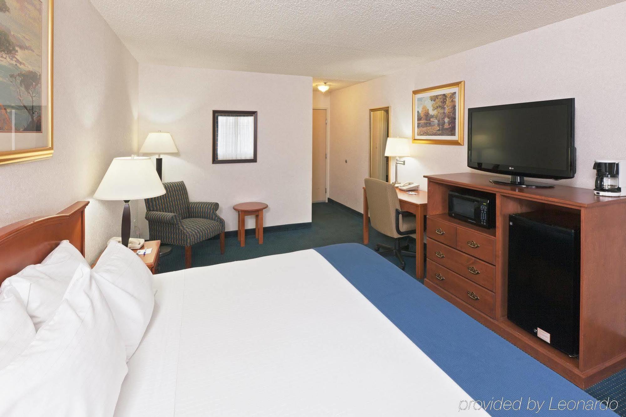 Hotel Ramada By Wyndham Santa Fe Habitación foto